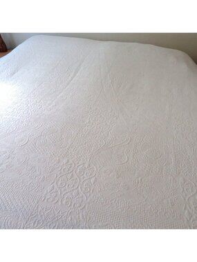Vintage Sea Garden Full/Double White Cotton Matelassé Bedspread Made in USA